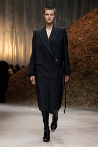 Alexander McQueen RTW Fall 2022