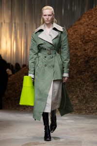 Alexander McQueen RTW Fall 2022