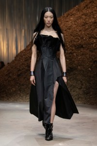 Alexander McQueen RTW Fall 2022