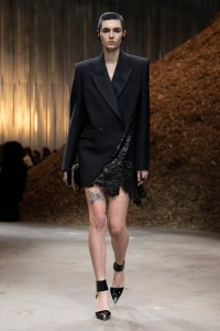 Alexander McQueen RTW Fall 2022