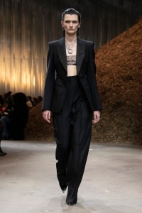Alexander McQueen RTW Fall 2022