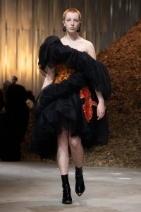 Alexander McQueen RTW Fall 2022