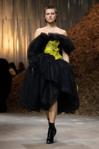 Alexander McQueen RTW Fall 2022
