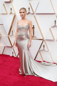 Scarlett Johansson in Oscar de la Renta at the 2020 Oscars 