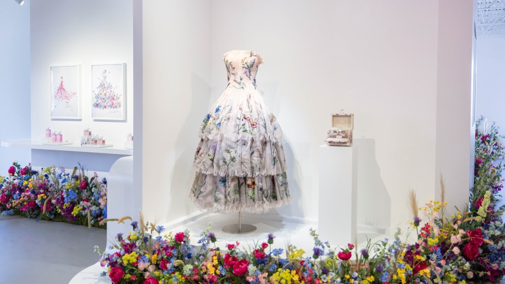A look at the Miss Dior pop-up .
