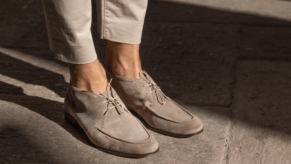 The desert boot included in the capsule collection developed by Johannes Huebl with Fratelli Rossetti.