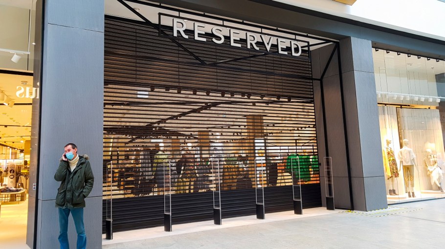 LPP, a Polish retailer that has several stores in Russia, has asked Bangladesh's Patriot Group to temporarily hold off on beginning production on new garments.