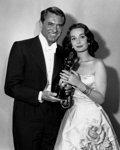 Presenter Cary Grant and Jean Simmons hold the Oscar awarded to Alec Guinness for his performance in "The Bridge on the River Kwai" at the 30th Academy Awards ceremony on March 26, 1958.  (AP Photo/stf)