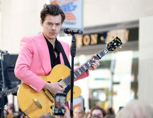 Harry Styles performs on NBC's "Today" show at Rockefeller Plaza on Tuesday, May 9, 2017, in New York. (Photo by Charles Sykes/Invision/AP)