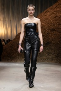 Alexander McQueen RTW Fall 2022
