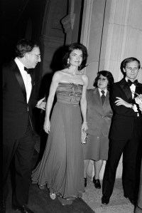 Karl Katz (L) event co-chair Jacqueline Kennedy Onassis and guests arrive for the Metropolitan Museum of Art "Vanity Fair: A Treasure Trove exhibition and gala in New York City on December 12, 1977.