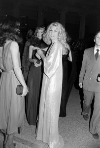 "Baby" Jane Holzer and Chris Royer (C,B) in Halston attend the Metropolitan Museum of Art Costume Institute "Diaghilev: Costumes and Designs of the Ballet Russes" exhibition and gala on November 20, 1978.