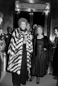 Betsey Bloomingdales and guest arrive for the Metropolitan Museum of Art Costume Institute 1978 "Diaghilev: Costumes and Designs of the Ballet Russes" exhibition and gala on November 20,1978.