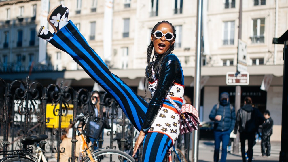 Street style at Paris Fashion Week Fall 2022