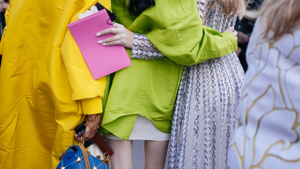 Street style at Paris Fashion Week Fall 2022