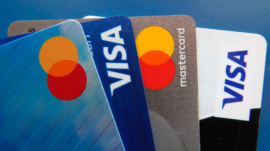 Days after lawmakers urged Visa and Mastercard to cancel their planned card swipe fee hikes, the National Retail Federation followed suit.