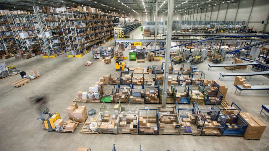 E-commerce distribution center