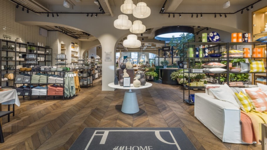 H&M expands its home arm in Europe with a new standalone H&M Home concept store in the Mitte area of Berlin, on Rosenthaler Straße 43.