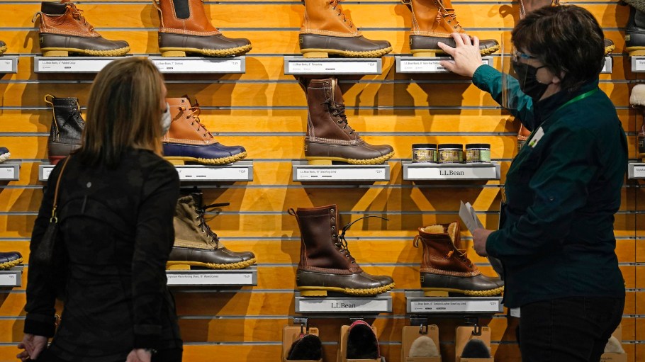 In the first week of deploying BOSFS capabilities from end-to-end retail management solutions provider Aptos, L.L. Bean generated 26,000 online orders per week that were shipped from the store. On average, each location saw 600 orders that week.