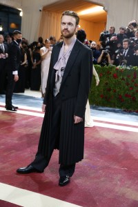 Finneas in Gucci