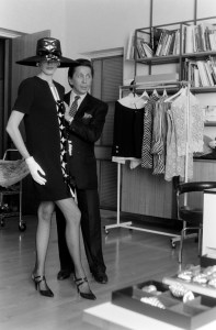 Designer Valentino Garavani poses with a model in his Spring 1992 Couture collection advance at the House of Valentino studios in Milan on January 9, 1992.