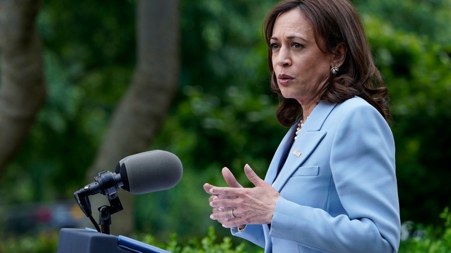 As the White House weighs keeping tariffs in place on Chinese imports, Congress and the textile sector are urging duties to stay in place.