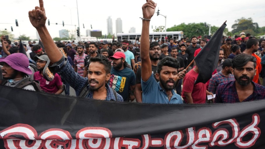 Sri Lanka’s top garment-industry group issued a call for political stability across the island nation amid violent protests.