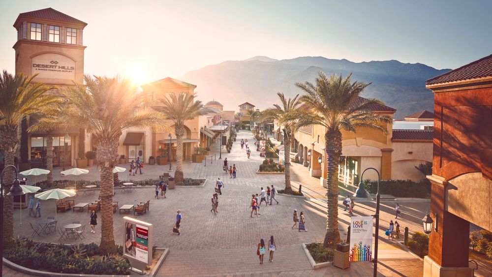 Desert Hills Premium Outlets