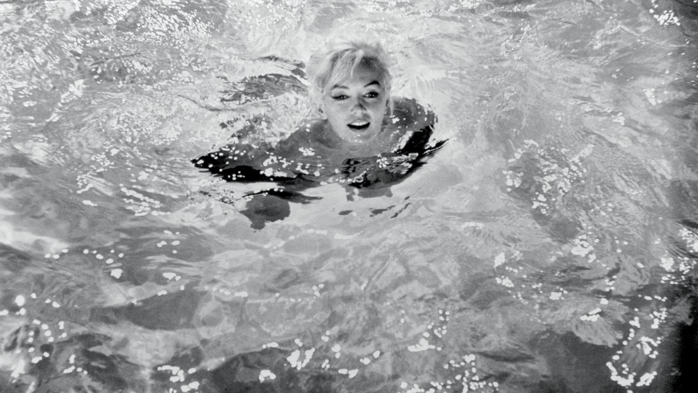 Mariyn Monroe takes a swim in 1962.