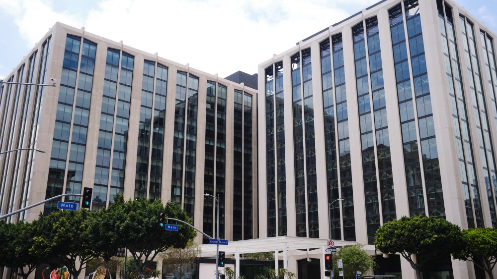 The Los Angeles Fashion District fights to bring back business.