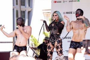 Kesha Performs at Stonewall in NYC for 2022 Gay Pride Stonewall, NY. 24 Jun 2022 Pictured: Kesha. Photo credit: MEGA TheMegaAgency.com +1 888 505 6342 (Mega Agency TagID: MEGA871744_005.jpg) [Photo via Mega Agency]