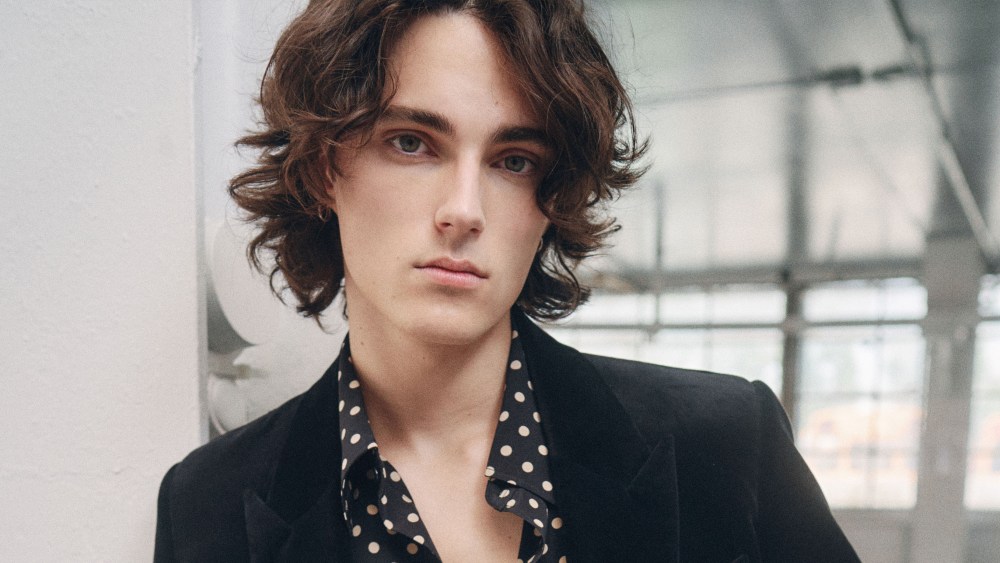 A resort menswear look by Nili Lotan.