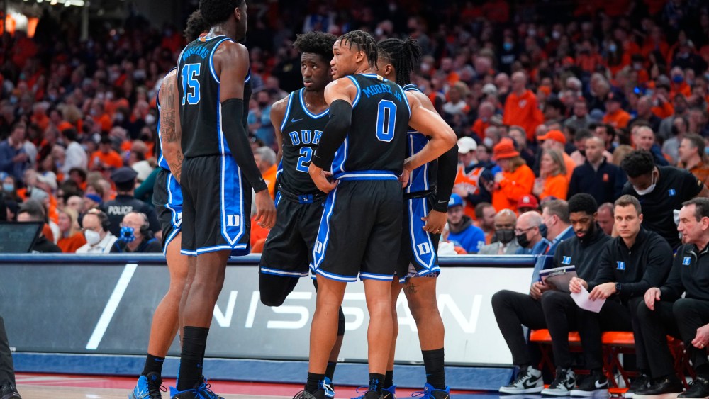 SYRACUSE, NY - FEBRUARY 26: Duke Blue Devils Forward Paolo Banchero (5) and Duke Blue Devils Center Mark Williams (15) and Duke Blue Devils Forward AJ Griffin (21) and Duke Blue Devils Guard Trevor Keels (1) and Duke Blue Devils Forward Wendell Moore Jr. (0) huddle at a break during the first half of the College Basketball game between the Duke Blue Devils and the Syracuse Orange on February 26, 2022, at the Carrier Dome in Syracuse, NY. (Photo by Gregory Fisher/Icon Sportswire) (Icon Sportswire via AP Images)