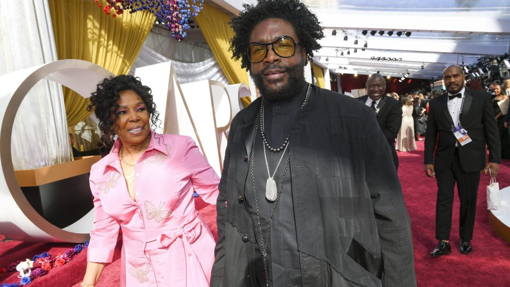 Questlove at the 94th Academy Awards wearing a Greg Lauren jacket made in partnership with GeeÕs Bend quilters.