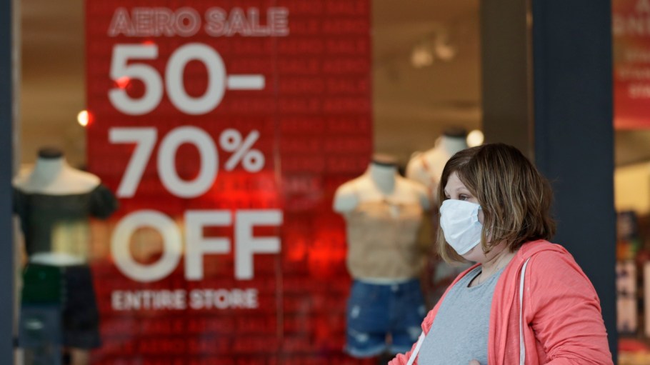 Retail could see a new wave of bankruptcies this year as the sector struggles with overstuffed inventories, high debt and higher promotions.