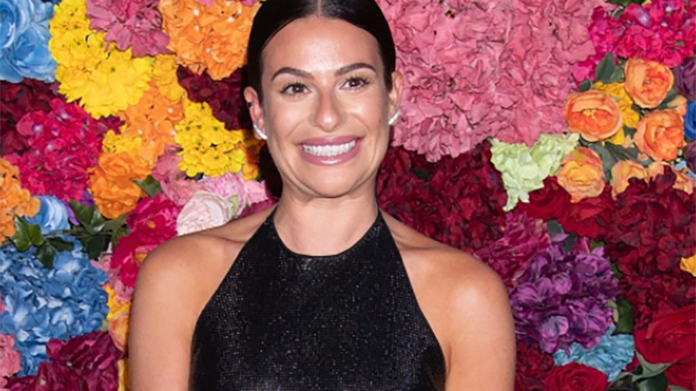 alice and olivia, lea michele, chainmail dress, stuart weitzman heels, red carpet