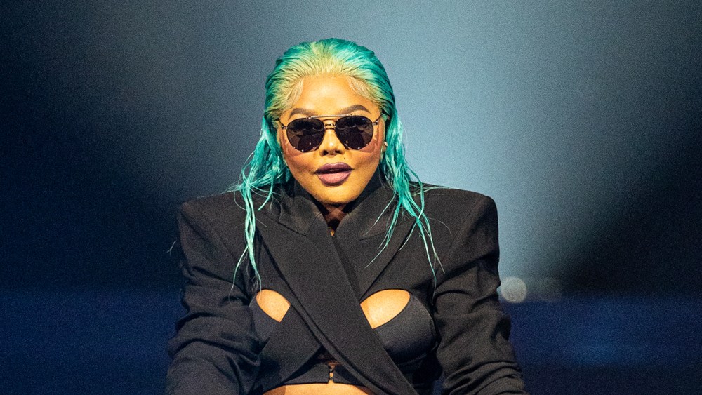 Lil' Kim bet awards 2022 performance outfit, google most searched, at the 2022 BET Awards held at the,Microsoft Theater on June 26, 2022 in Los Angeles, California.
