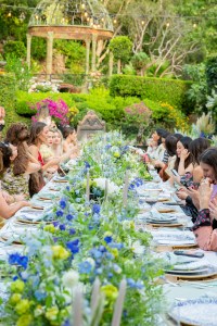 The scene at the dinner.
