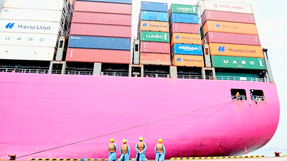 U.S. footwear imports increased kept pace in May, stepping up 25.6 percent year to date to 1.13 billion pairs.