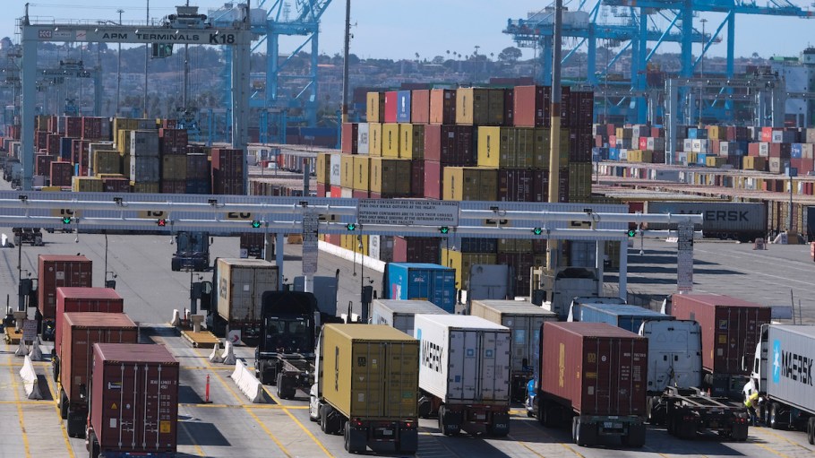 Truck Drivers Protest AB5 at ports of Los Angeles, Long Beach