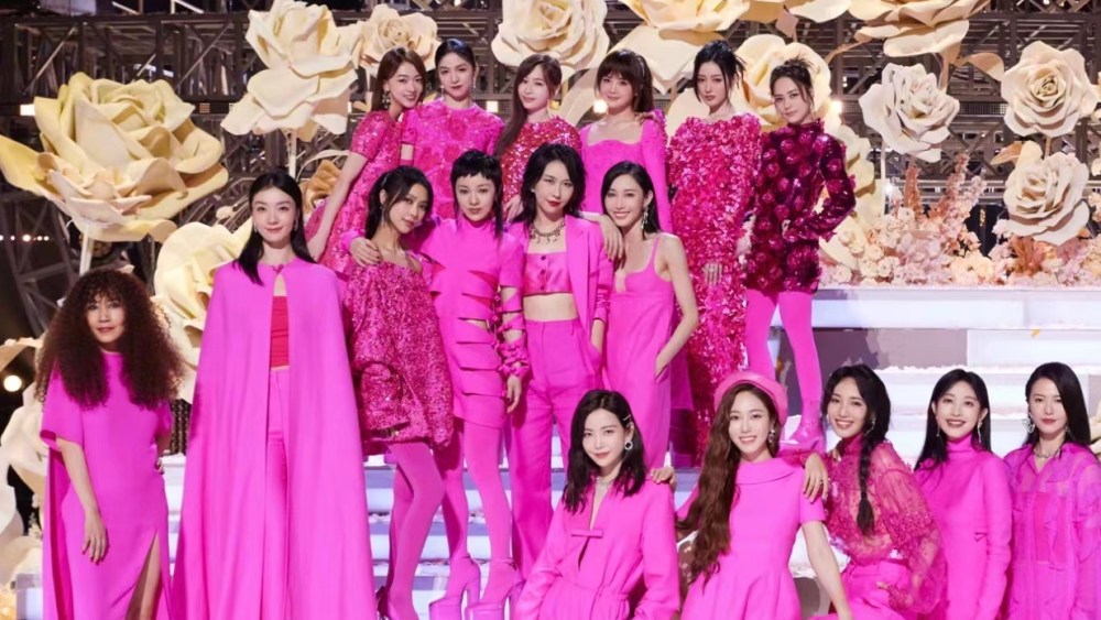 Valentino dressd all the contestants for the Sisters Who Make Waves season three final.