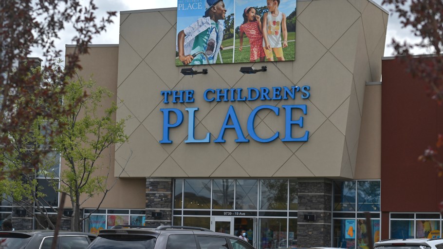 The Children’s Place saw net sales decrease 8 percent to $380.9 million in second quarter, reporting a net loss of $13.3 million as the specialty apparel retailer still battles port congestion on the East Coast.