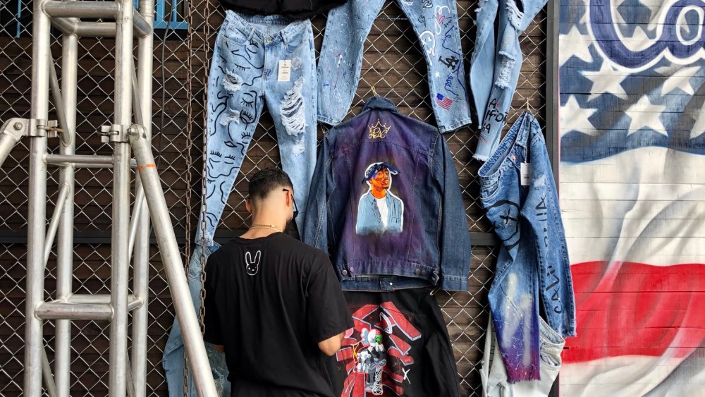 Vibrant colors, super stretch fabrics and nods to '70s and '90s fits were among the must-see denim trends at Colombiamoda.