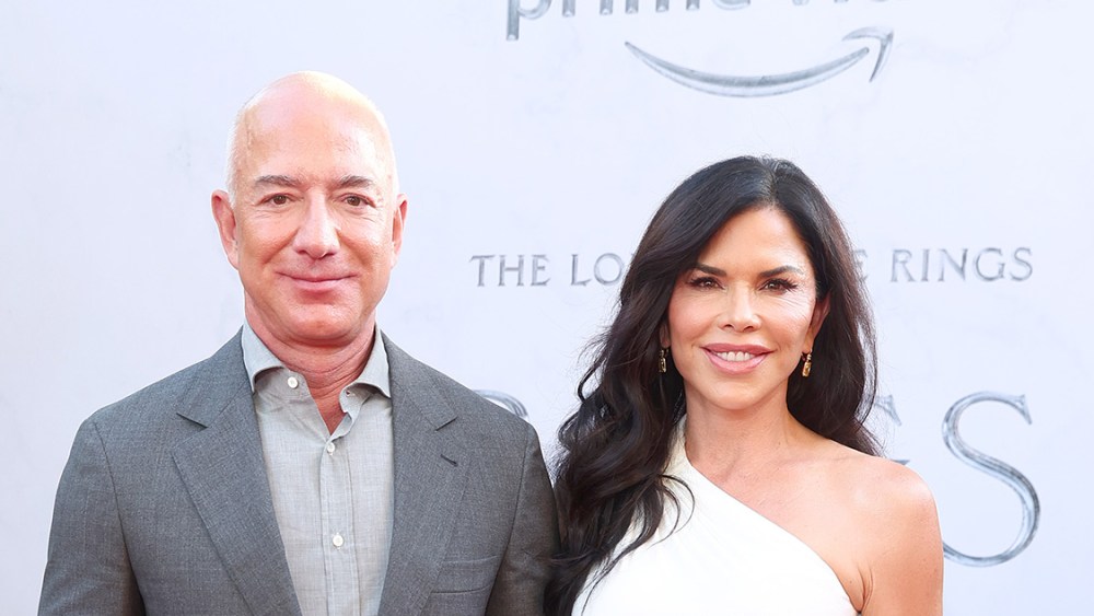LOS ANGELES, CALIFORNIA - AUGUST 15: (L-R)  Lauren Sánchez and Jeff Bezos, Founder and Executive Chairman of Amazon attend "The Lord Of The Rings: The Rings Of Power" Los Angeles Red Carpet Premiere & Screening on August 15, 2022 in Los Angeles, California. (Photo by Emma McIntyre/Getty Images for Prime Video)