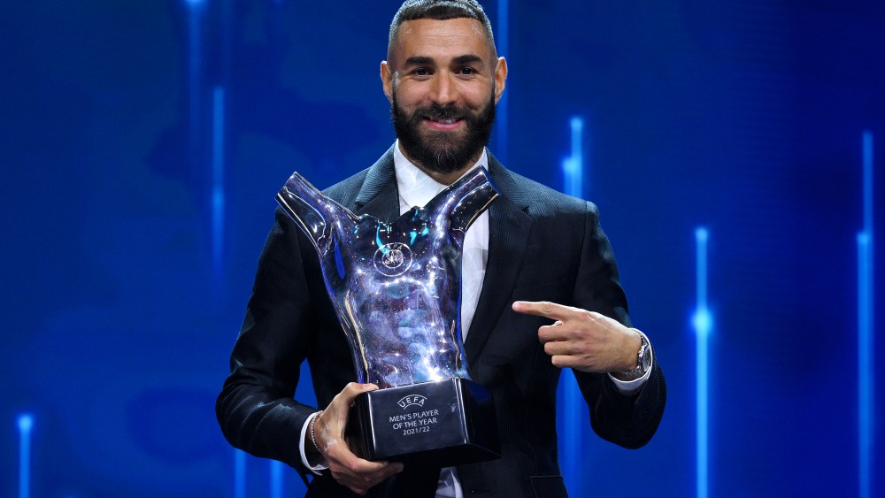 ISTANBUL, TURKIYE- AUGUST 25: Karim Benzema of Real Madrid CF poses for a photograph with the UEFA Men's Player of the Year Award after the UEFA Champions League 2022/23 Group Stage Draw at Halic Congress Centre on August 25, 2022 in Istanbul, Turkiye. (Photo by Lukas Schulze - UEFA/UEFA via Getty Images)