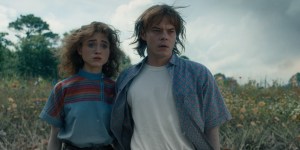STRANGER THINGS. (L to R) Natalia Dyer as Nancy Wheeler and Charlie Heaton as Jonathan Byers in STRANGER THINGS. Cr. Courtesy of Netflix © 2022