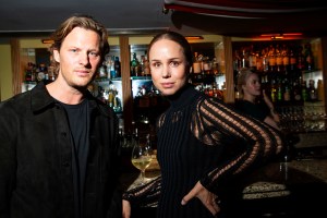 Karl Lindman and Elin King attends the Nordstrom NYFW Dinner hosted by Shalom Harlow, Tonne Goodman and Rickie De Sole at American Bar on September 7, 2022 in New York City. 