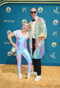 Ariel Dumas and Andrew Ecker on the 2022 Emmy Awards red carpet.