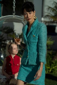 (L-R): Harlow Happy Hexum as Young Isabelle and Sandrine Holt as Olga in AMERICAN GIGOLO, “Pilot”. Photo Credit: Justin Lubin/SHOWTIME.