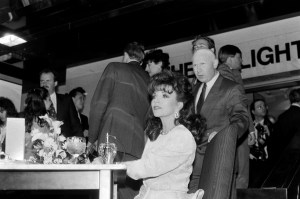Actress Joan Collins debuts her fragrance "Spectacular" during an appearance at Bloomingdale's in Chicago, Illinois, on March 29, 1989.